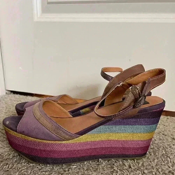 BC Because I Wear Rose Colored Glasses Rainbow Purple Wedge Size 8.5 - Picture 1 of 13